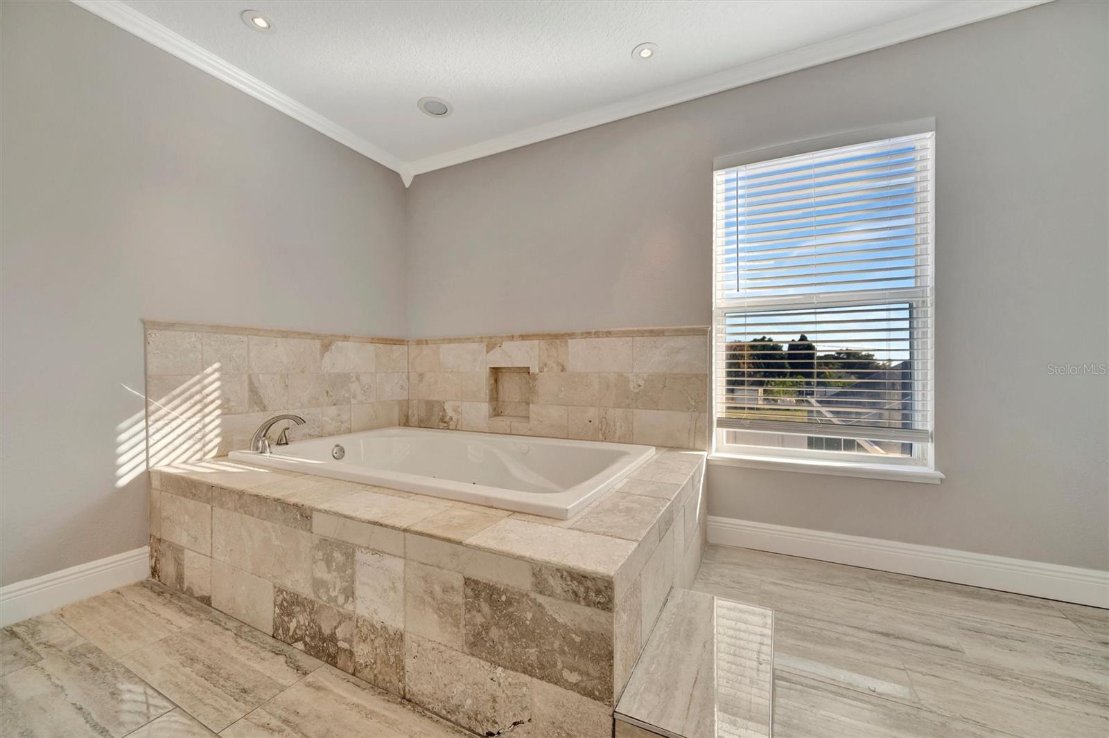 Image 45 of 67 For 2115 Valrico Heights Boulevard