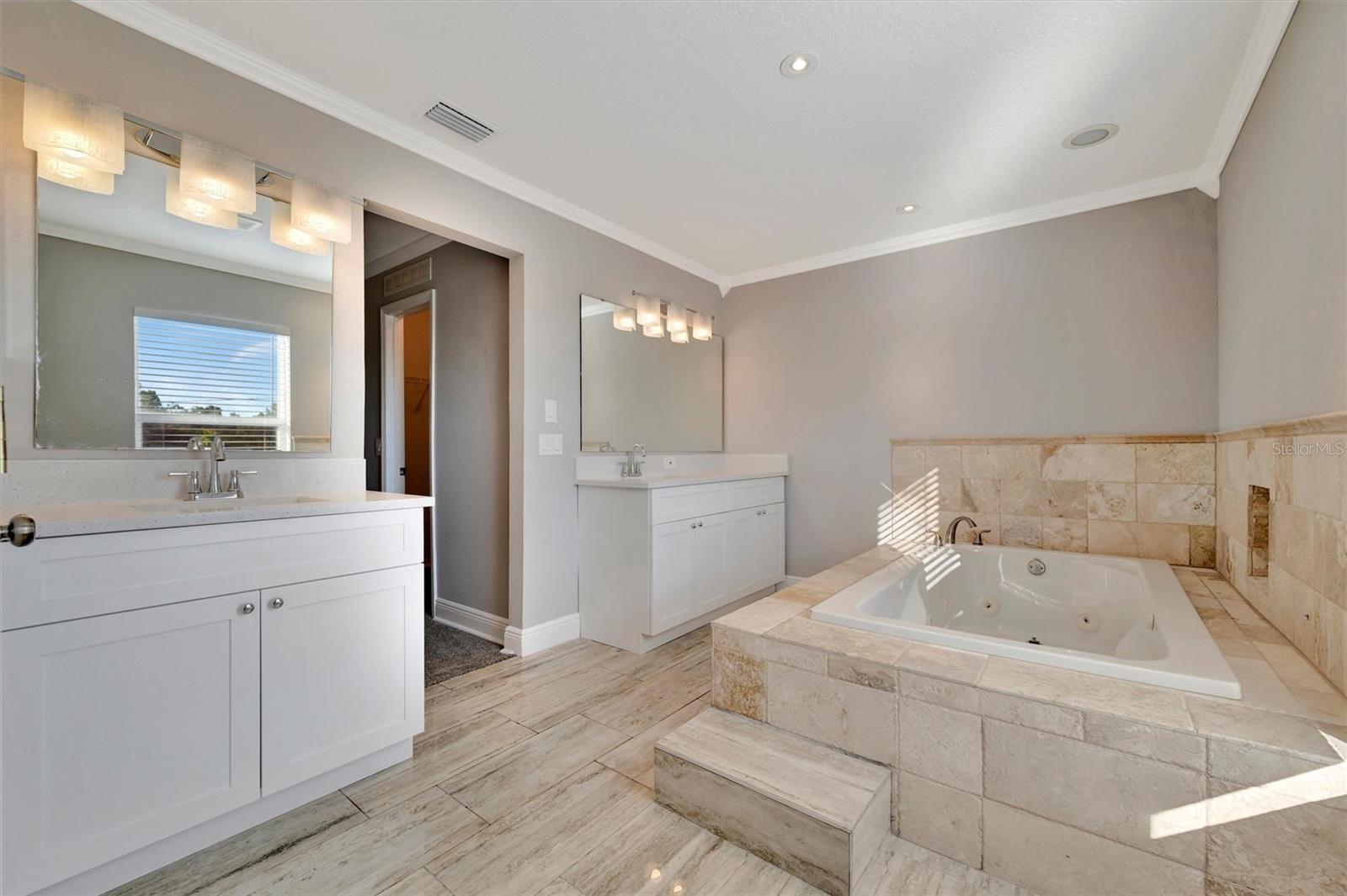 Image 46 of 67 For 2115 Valrico Heights Boulevard