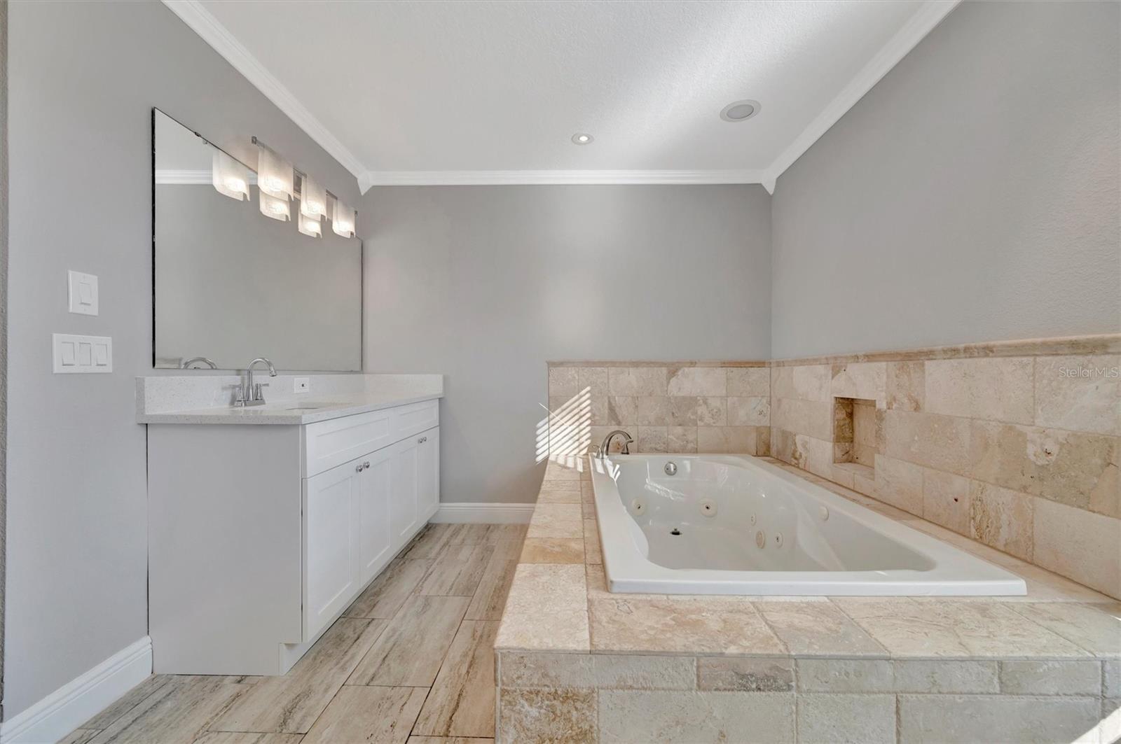 Image 47 of 67 For 2115 Valrico Heights Boulevard