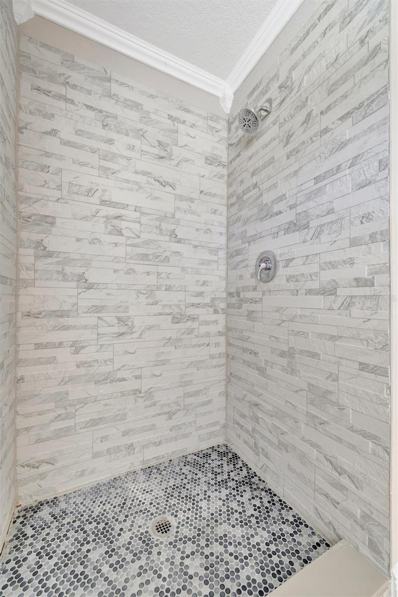 Image 49 of 67 For 2115 Valrico Heights Boulevard