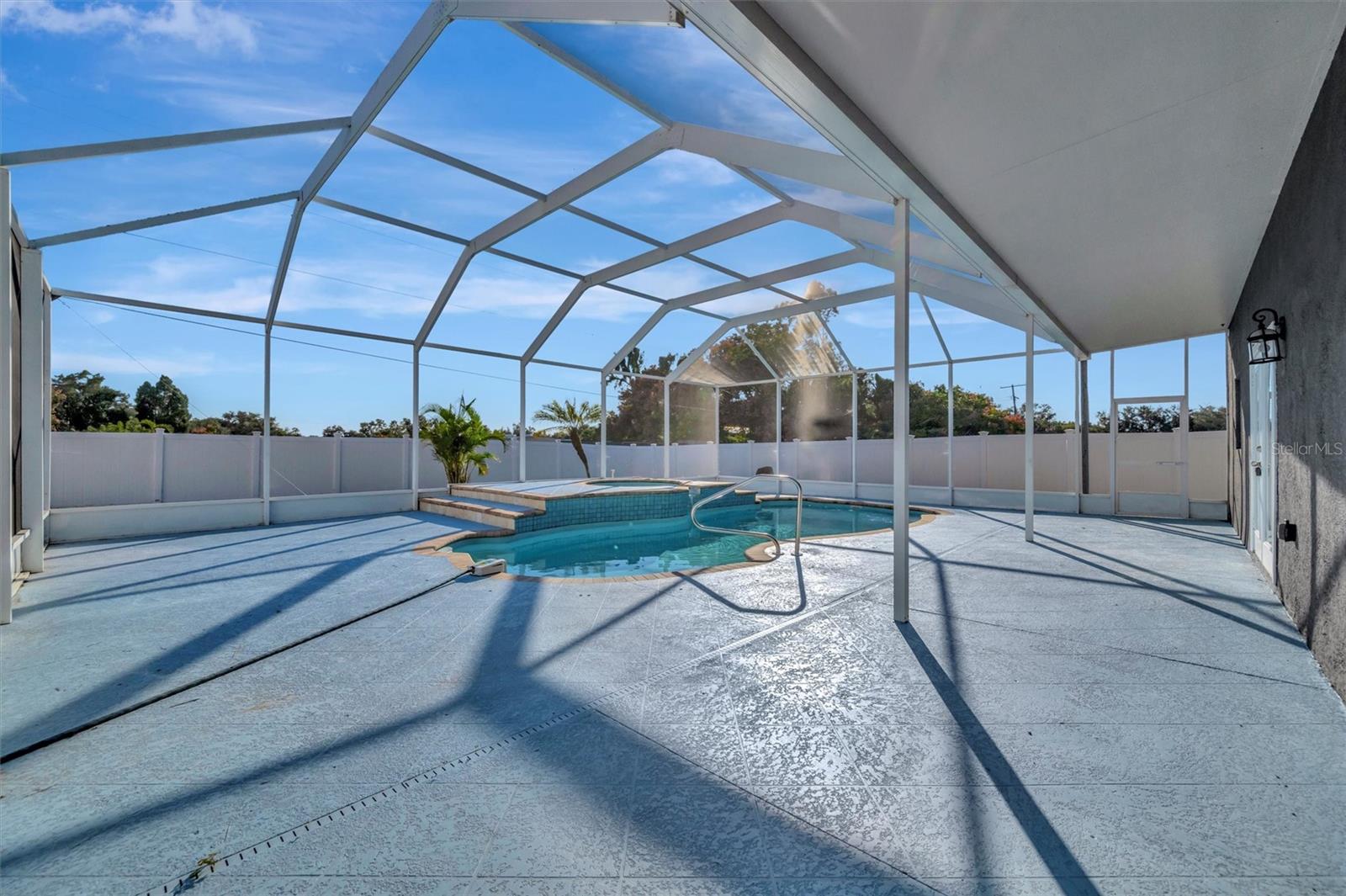 Image 53 of 67 For 2115 Valrico Heights Boulevard