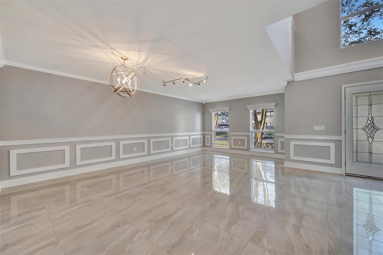 Image 6 of 67 For 2115 Valrico Heights Boulevard