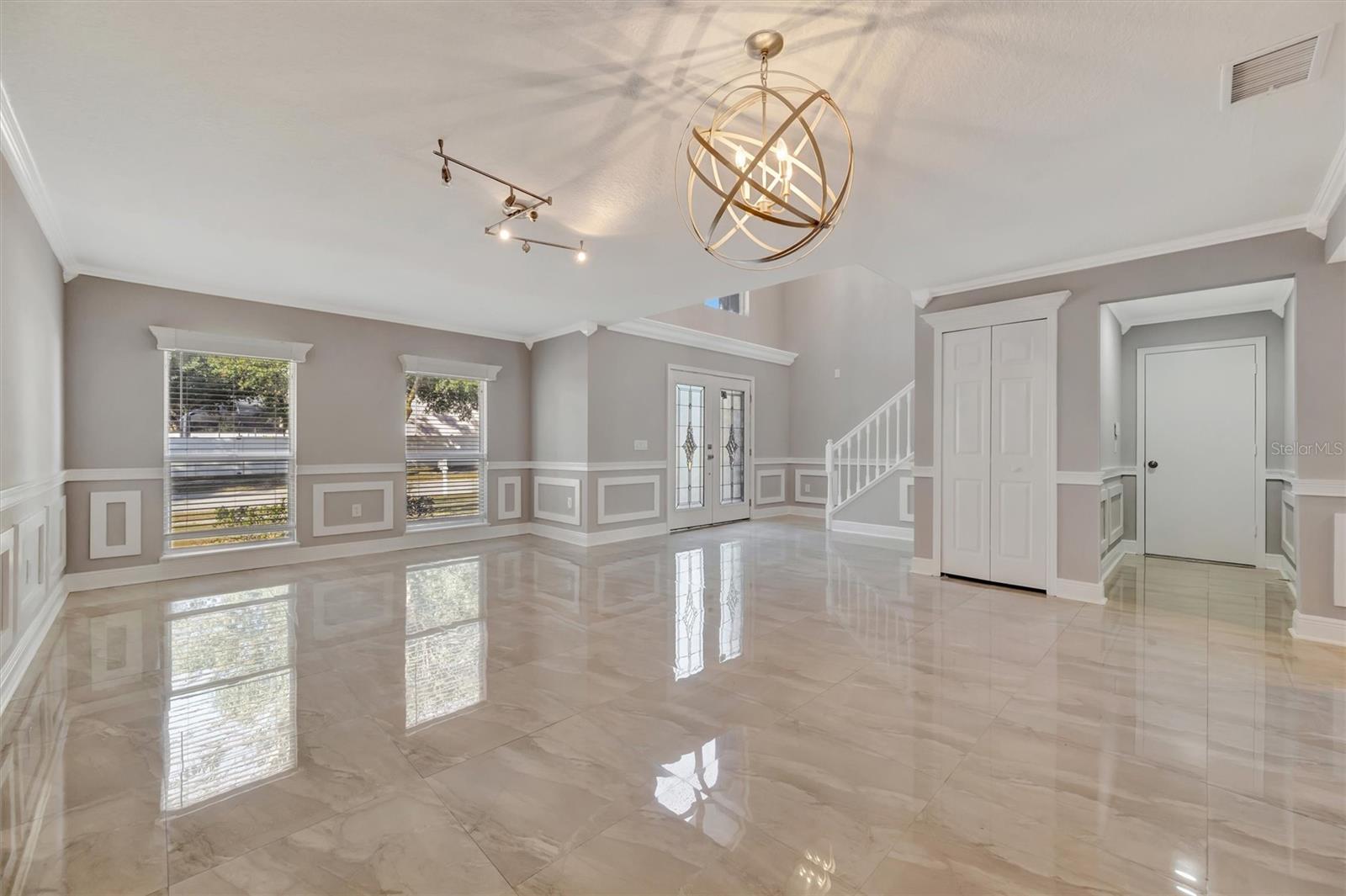 Image 7 of 67 For 2115 Valrico Heights Boulevard