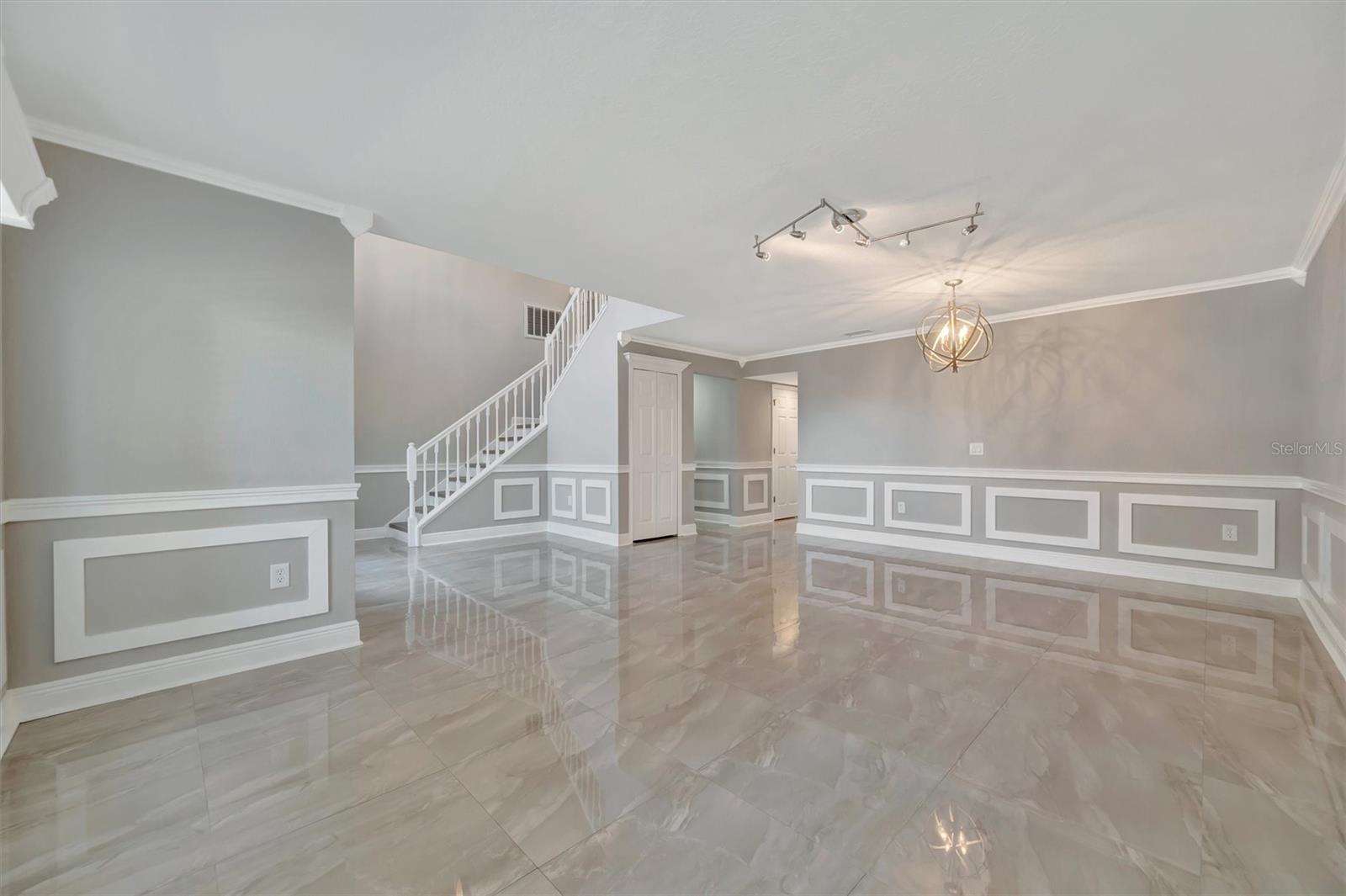 Image 8 of 67 For 2115 Valrico Heights Boulevard