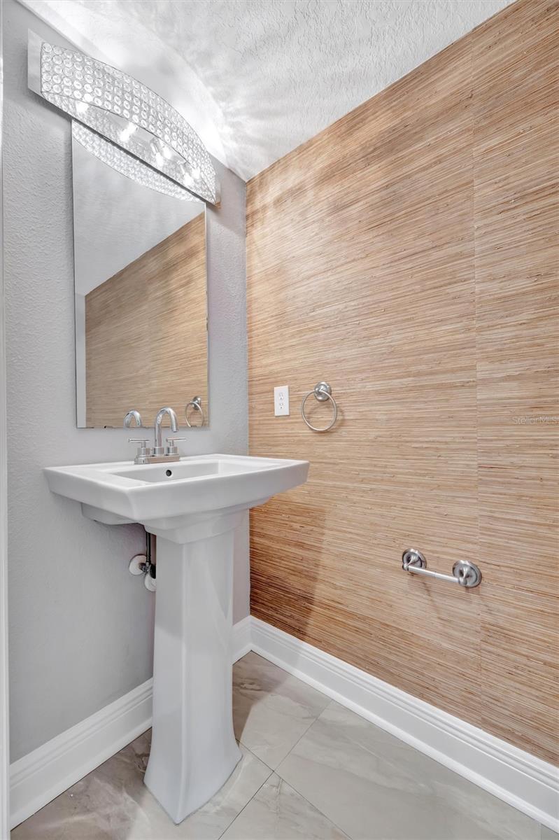 Image 9 of 67 For 2115 Valrico Heights Boulevard