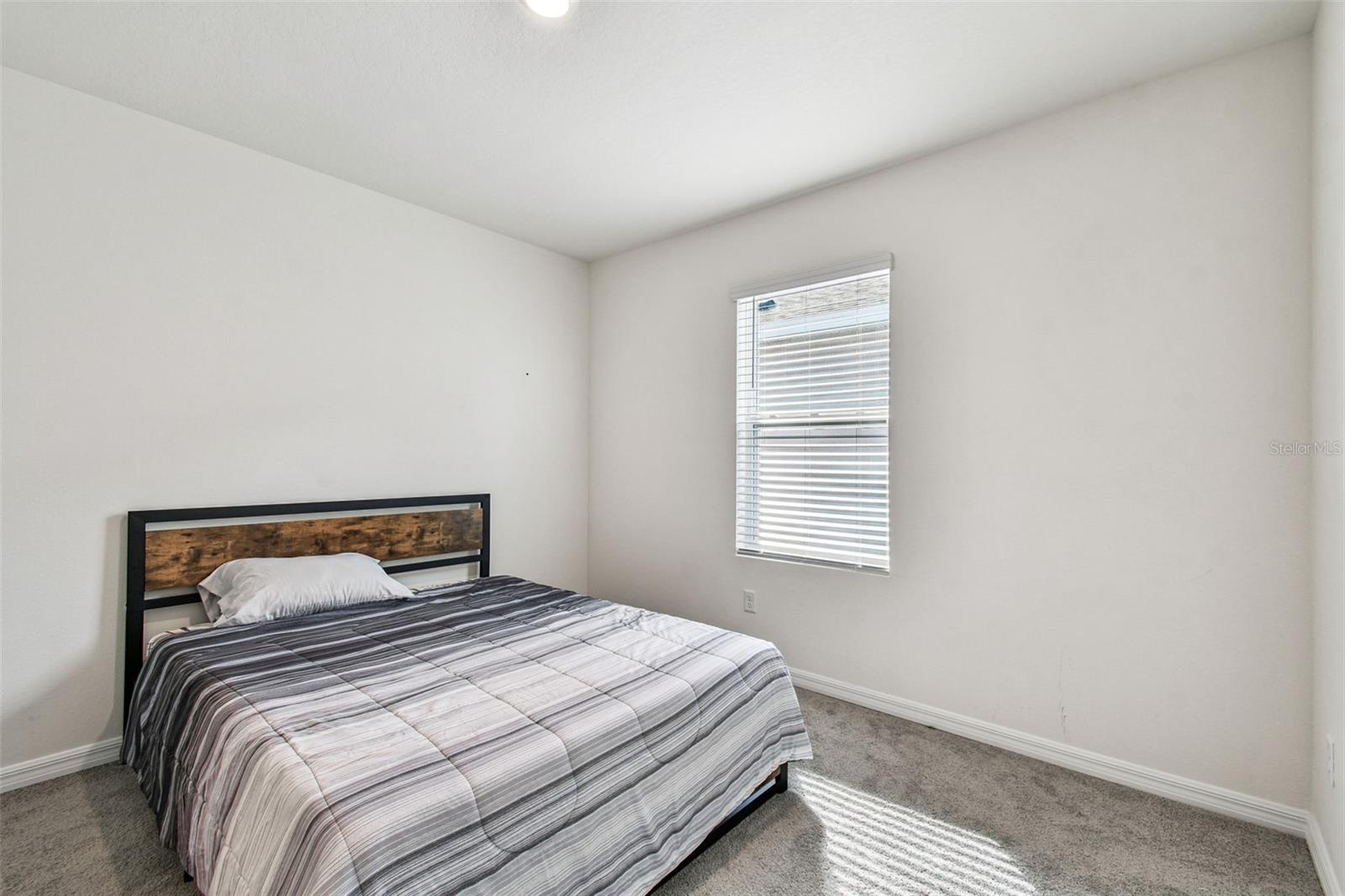 Image 16 of 37 For 33635 Field Maple Loop