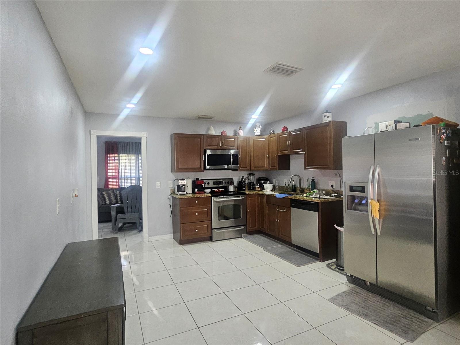 Image 11 of 17 For 802 Windsor Circle