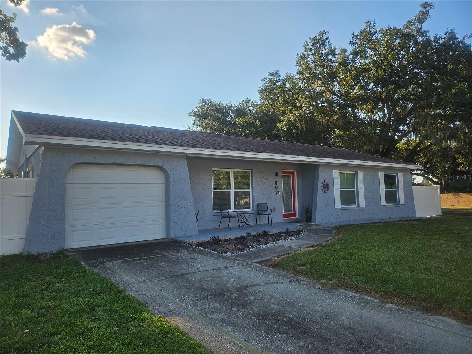 Image 4 of 17 For 802 Windsor Circle