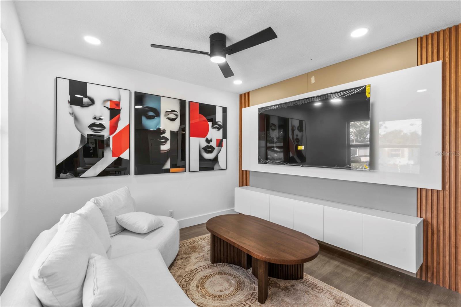 Listing photo id 8 for 6713 Mascotte Street