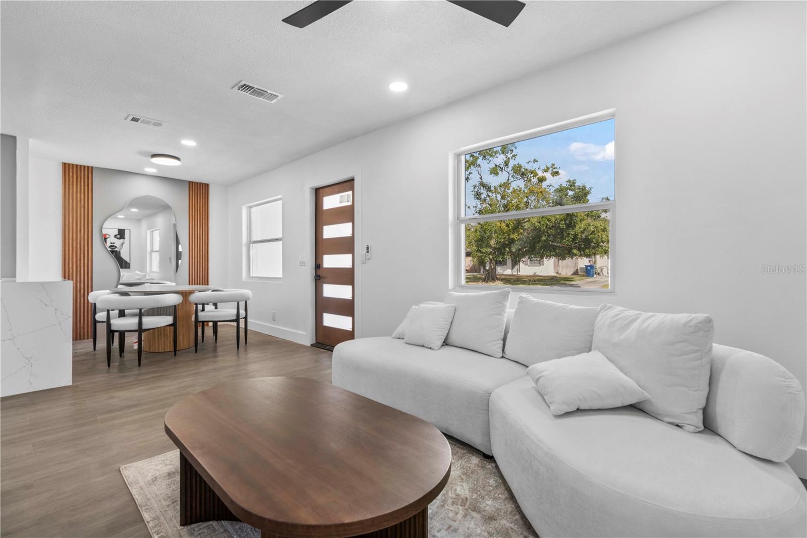 Listing photo id 10 for 6713 Mascotte Street