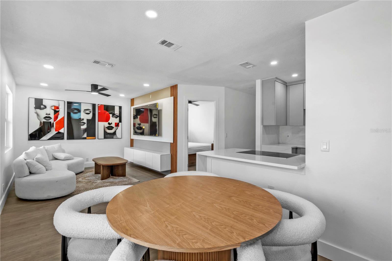 Listing photo id 11 for 6713 Mascotte Street