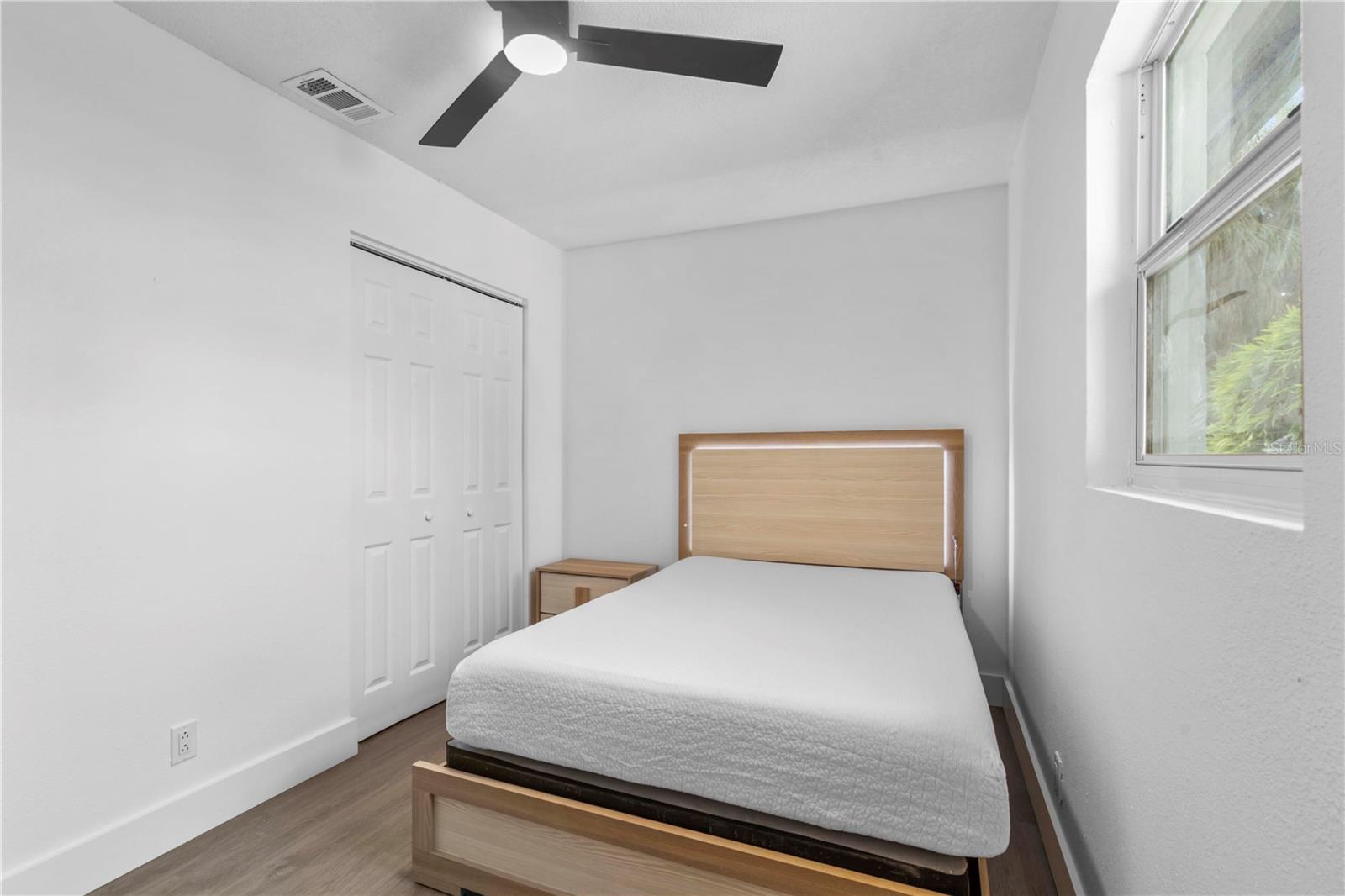 Listing photo id 14 for 6713 Mascotte Street