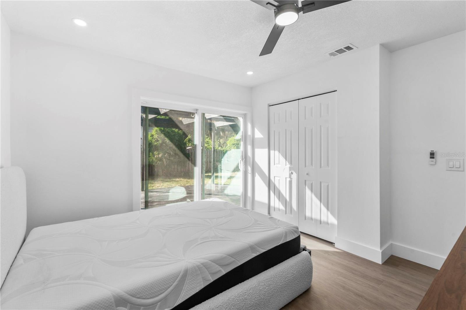 Listing photo id 20 for 6713 Mascotte Street