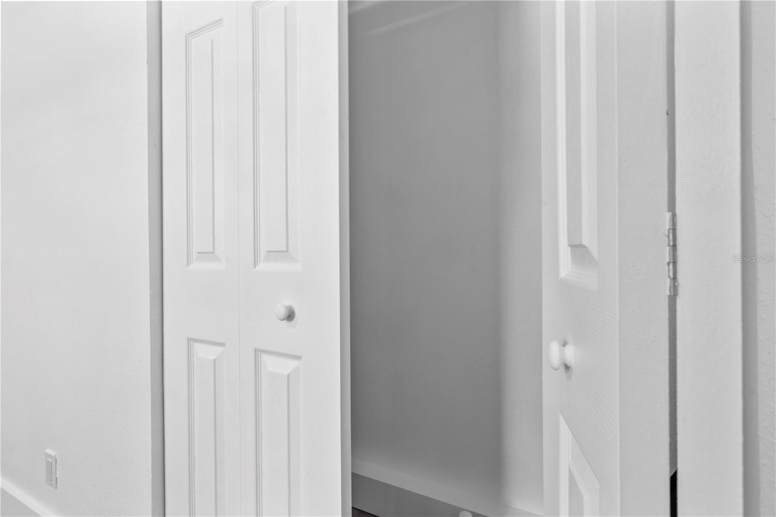 Listing photo id 23 for 6713 Mascotte Street