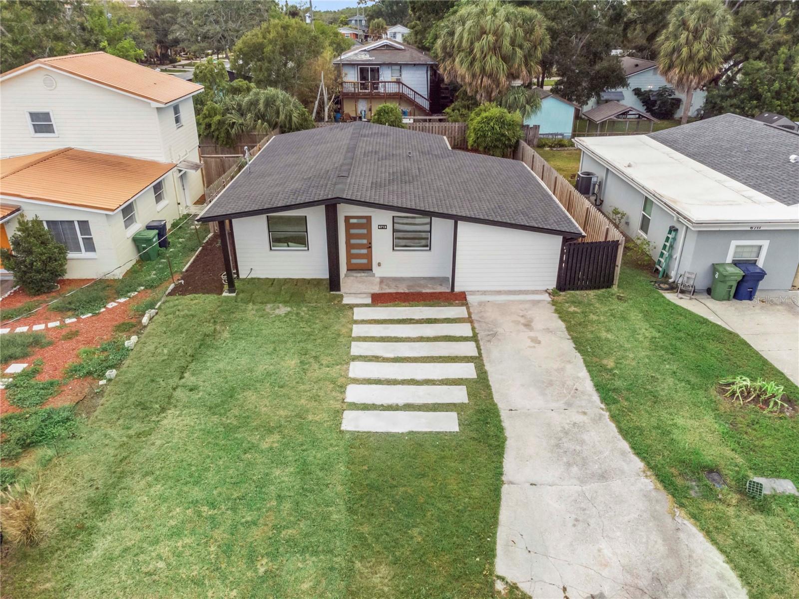 Listing photo id 38 for 6713 Mascotte Street