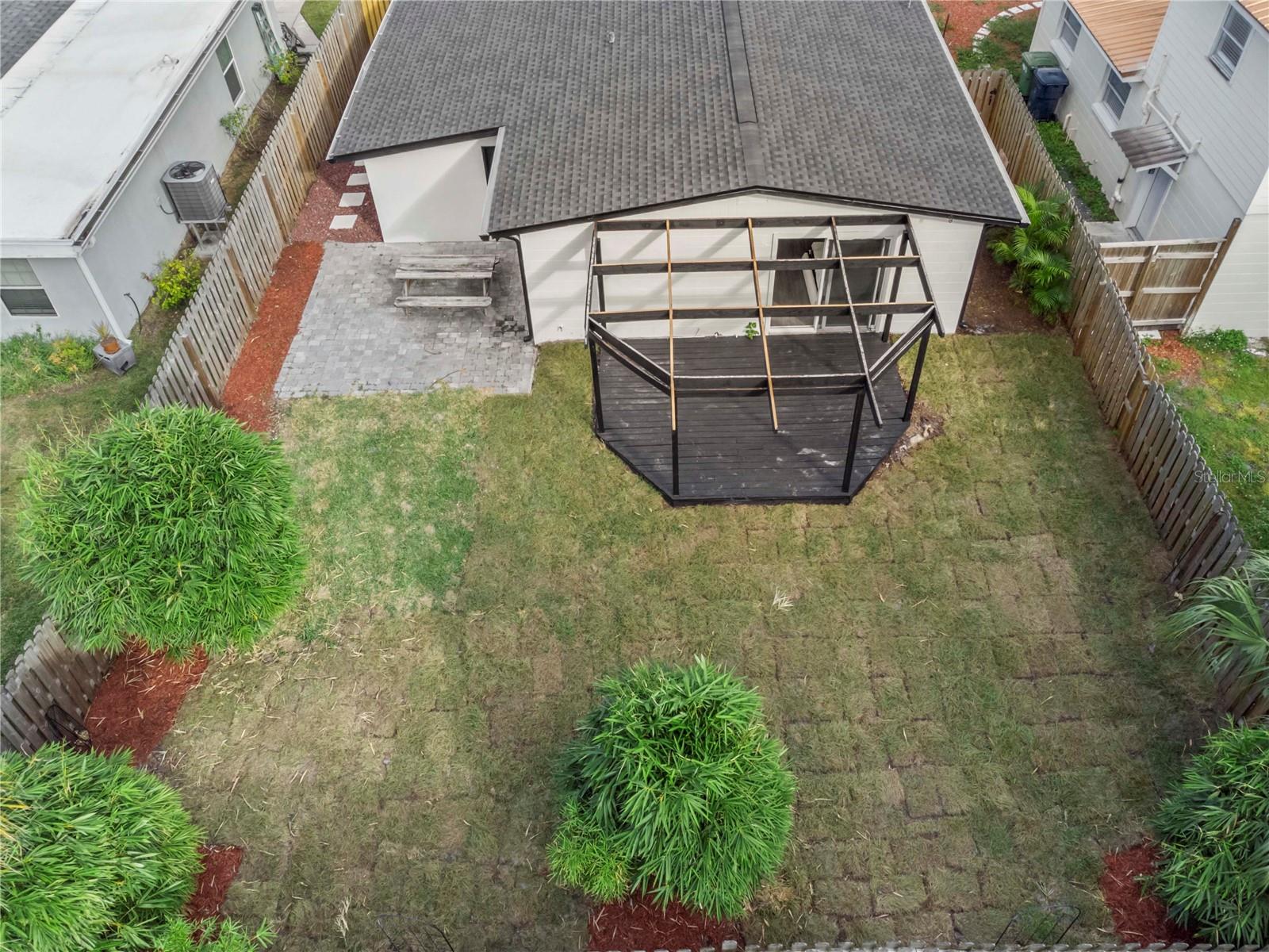 Listing photo id 41 for 6713 Mascotte Street