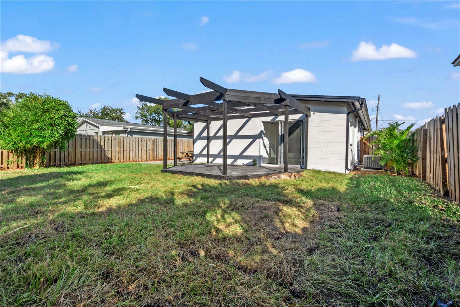 Listing photo id 45 for 6713 Mascotte Street