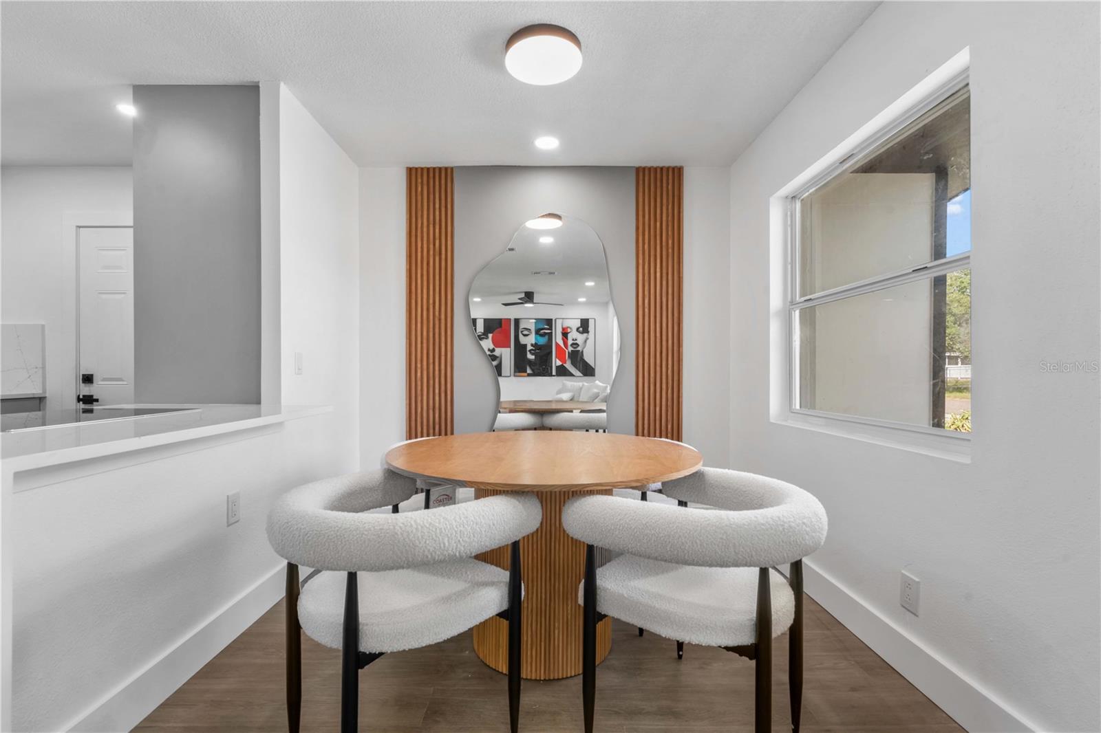 Listing photo id 7 for 6713 Mascotte Street