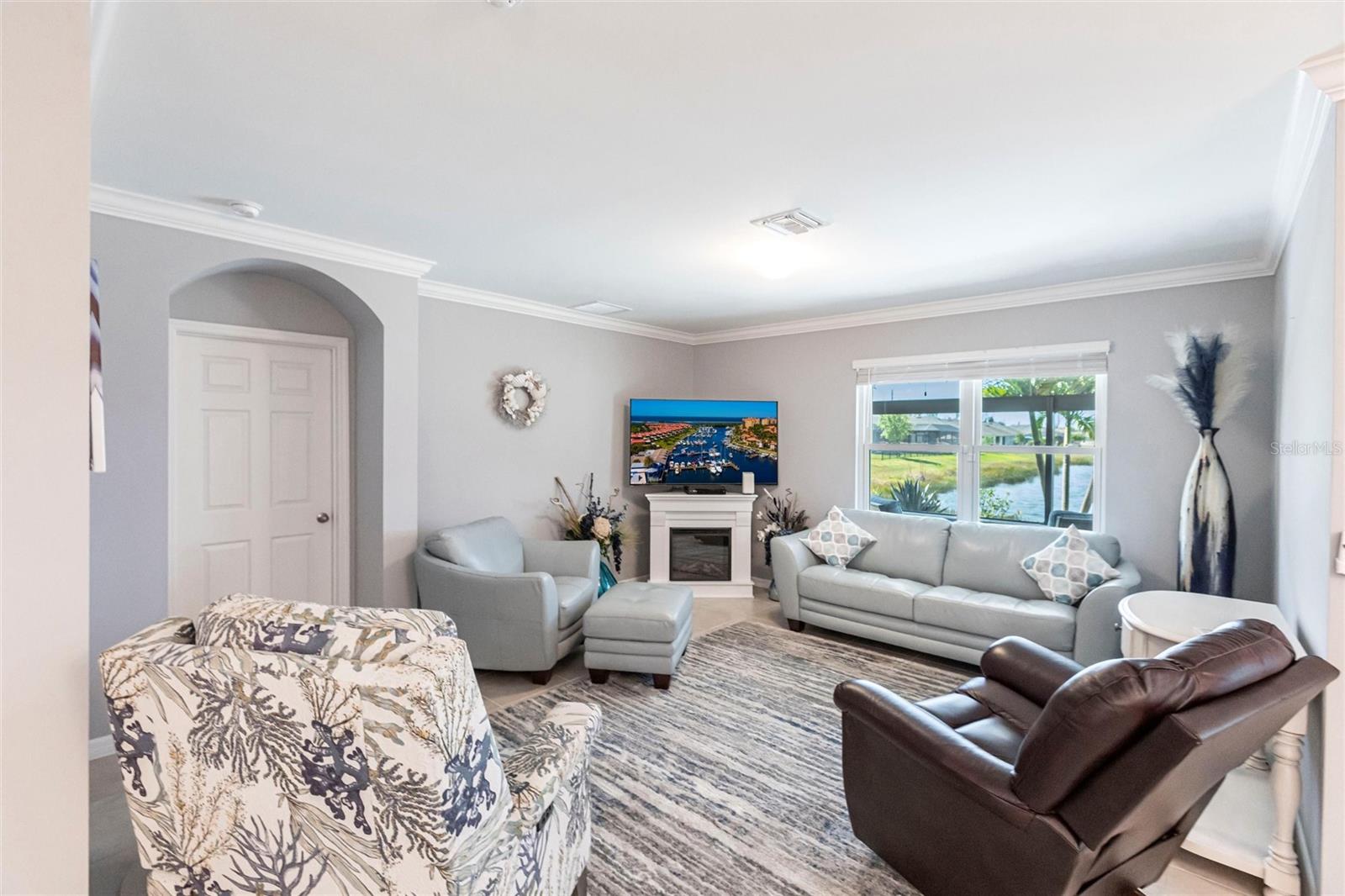 Image 10 of 60 For 25317 Lenox Circle