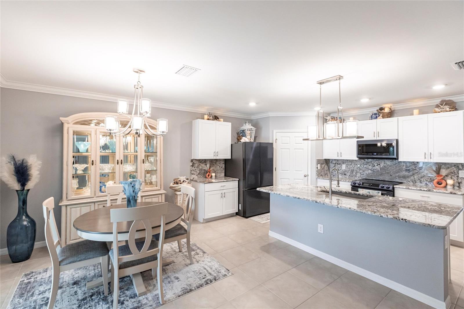 Image 19 of 60 For 25317 Lenox Circle