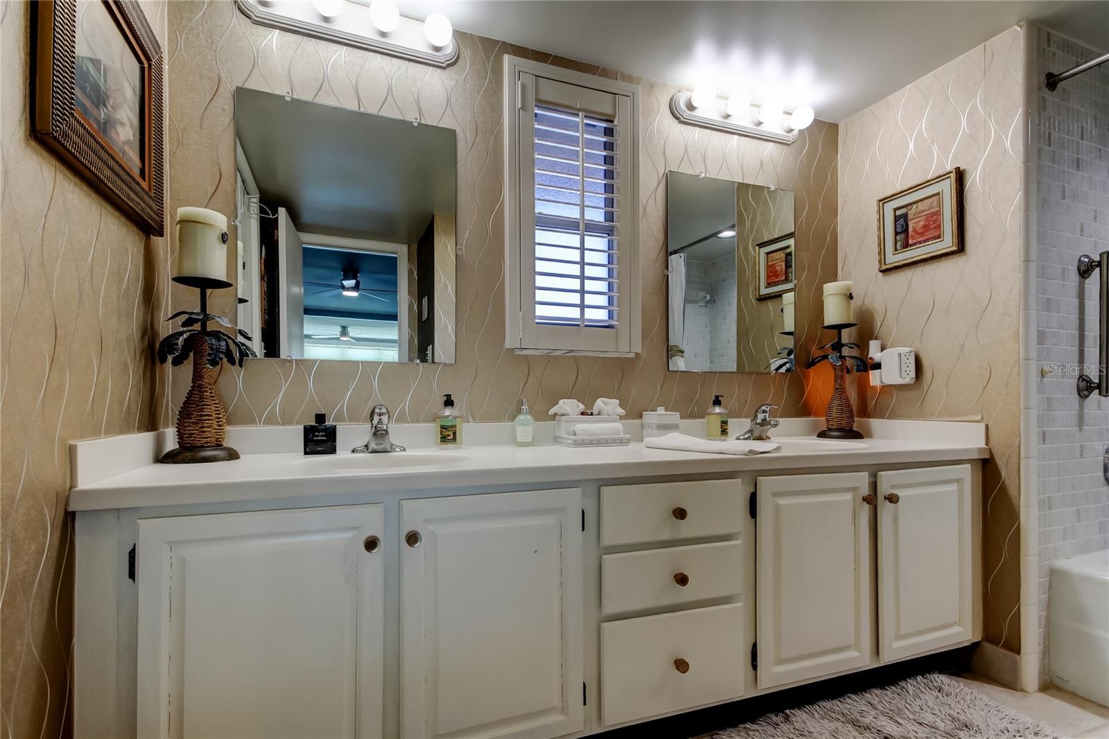 Image 40 of 81 For 5200 Brittany Drive S 204