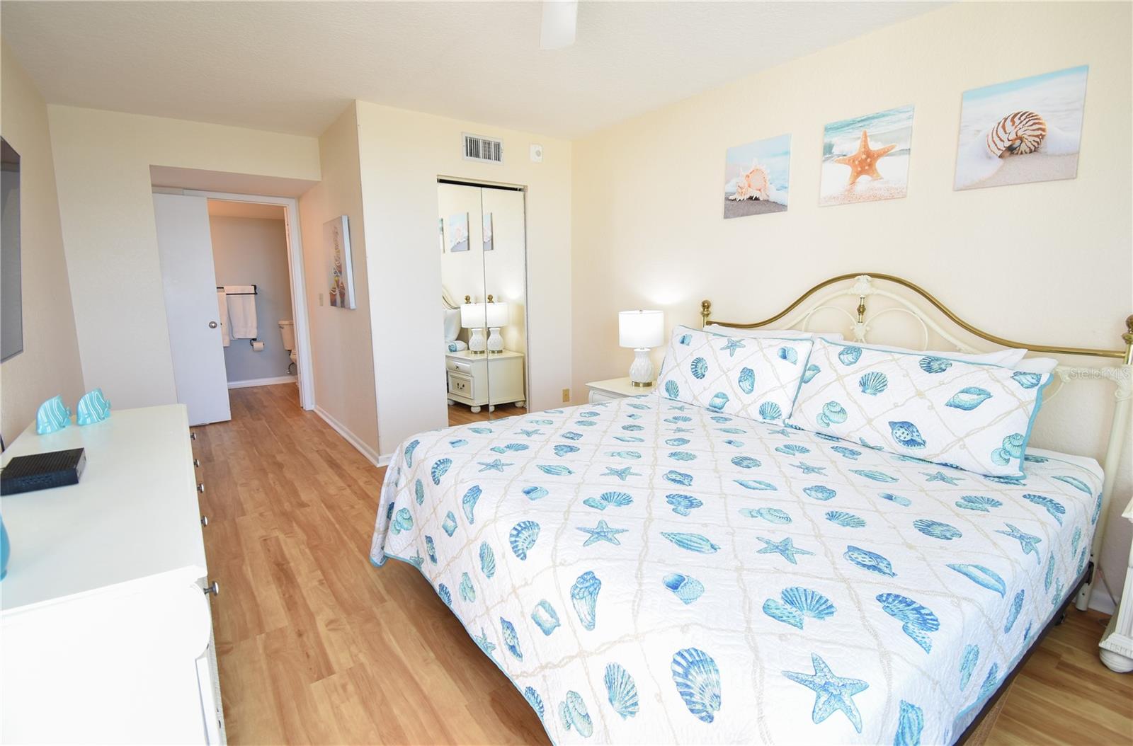 Image 15 of 32 For 6021 Bahia Del Mar Circle 540