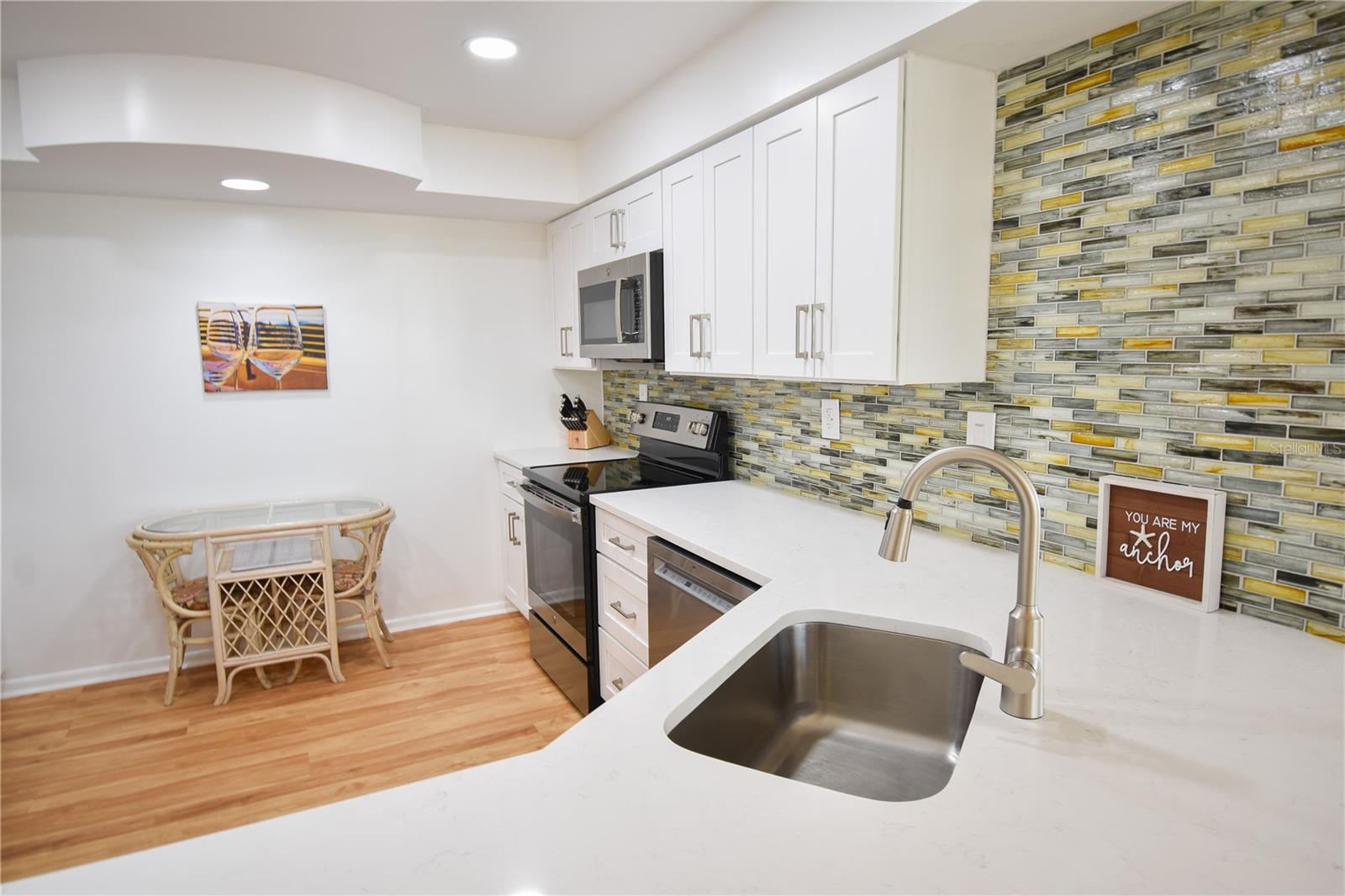 Image 5 of 32 For 6021 Bahia Del Mar Circle 540