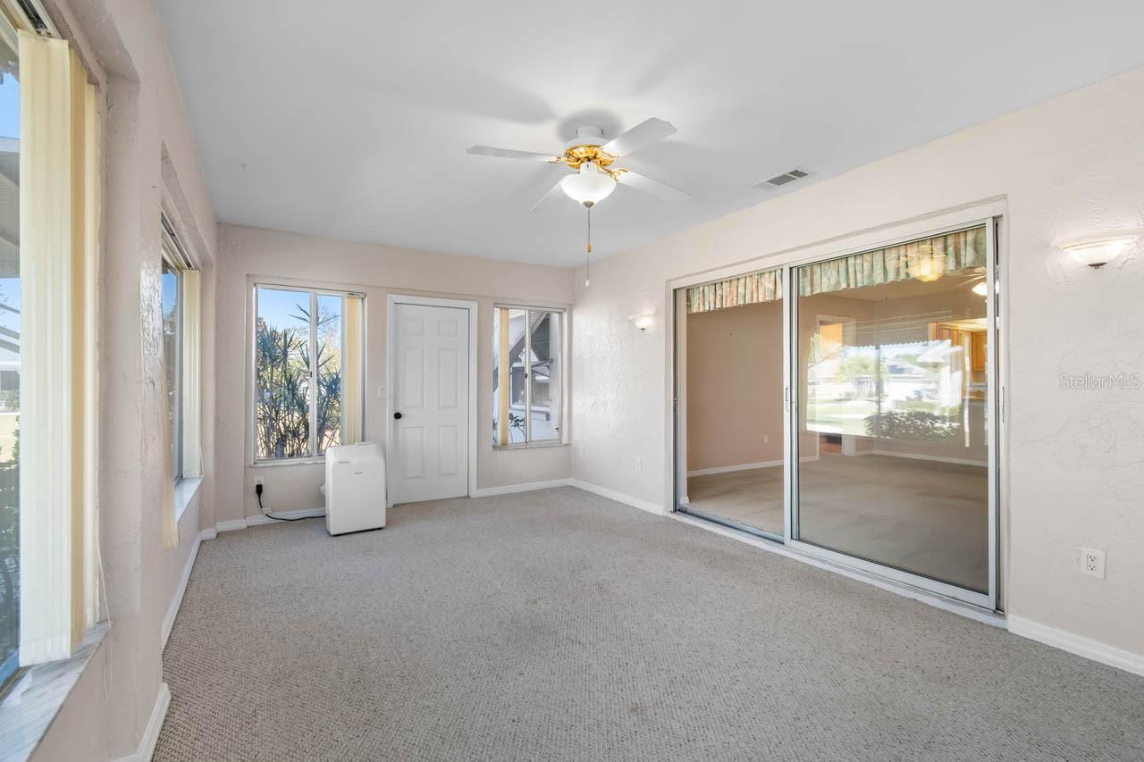 Image 19 of 24 For 910 Bluewater Drive