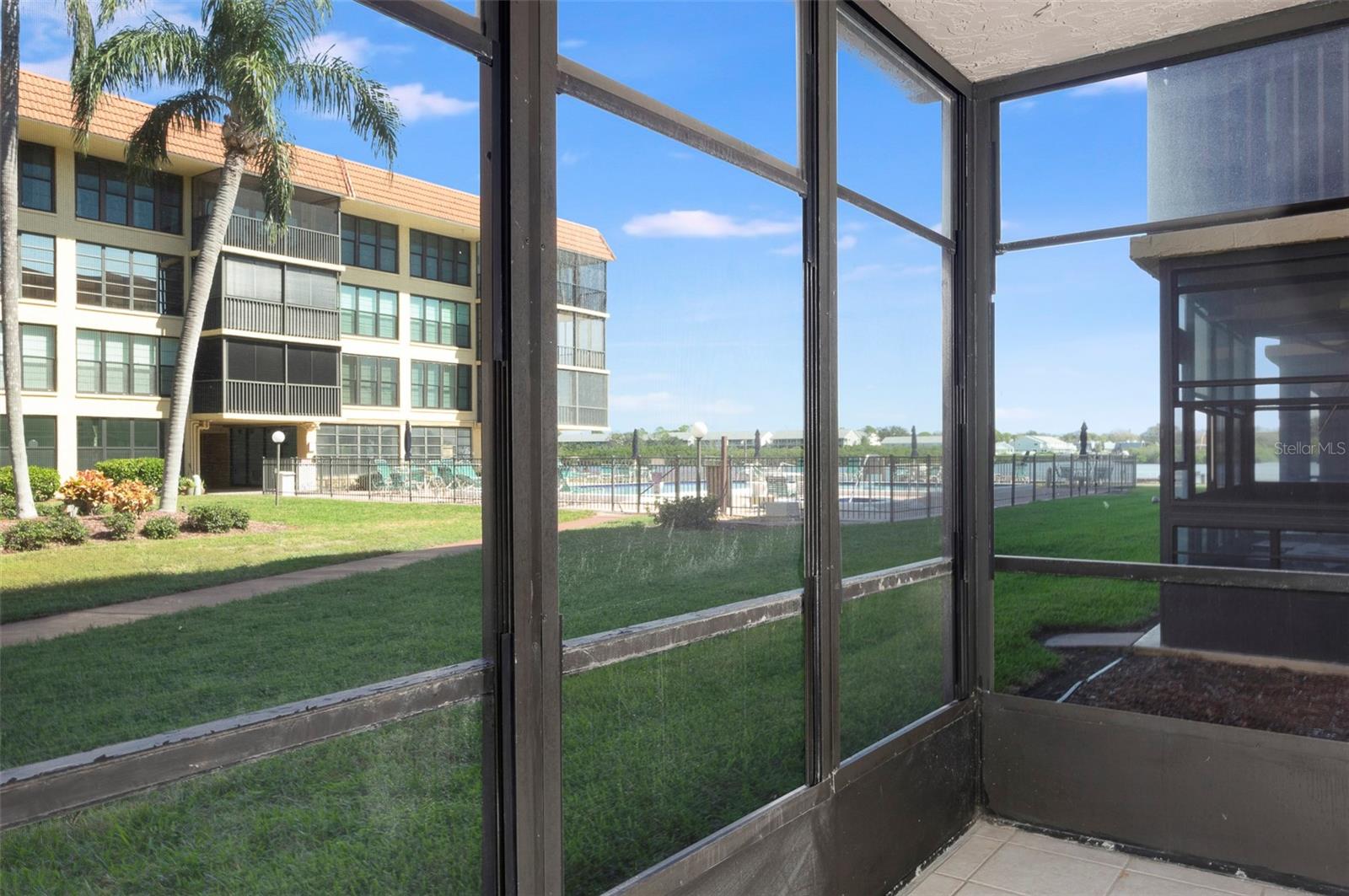 Image 18 of 62 For 19701 Gulf Boulevard 127