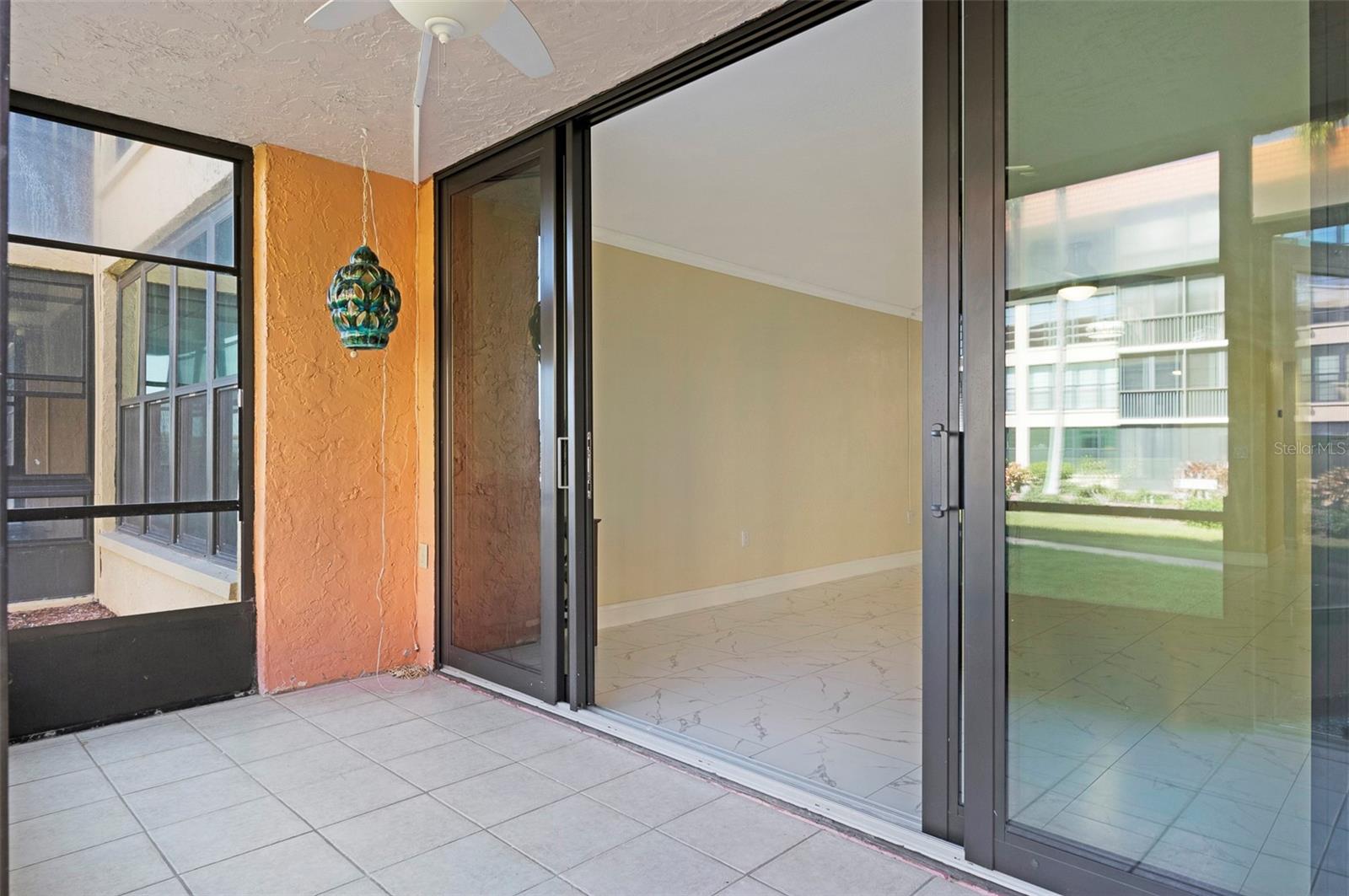 Image 19 of 62 For 19701 Gulf Boulevard 127