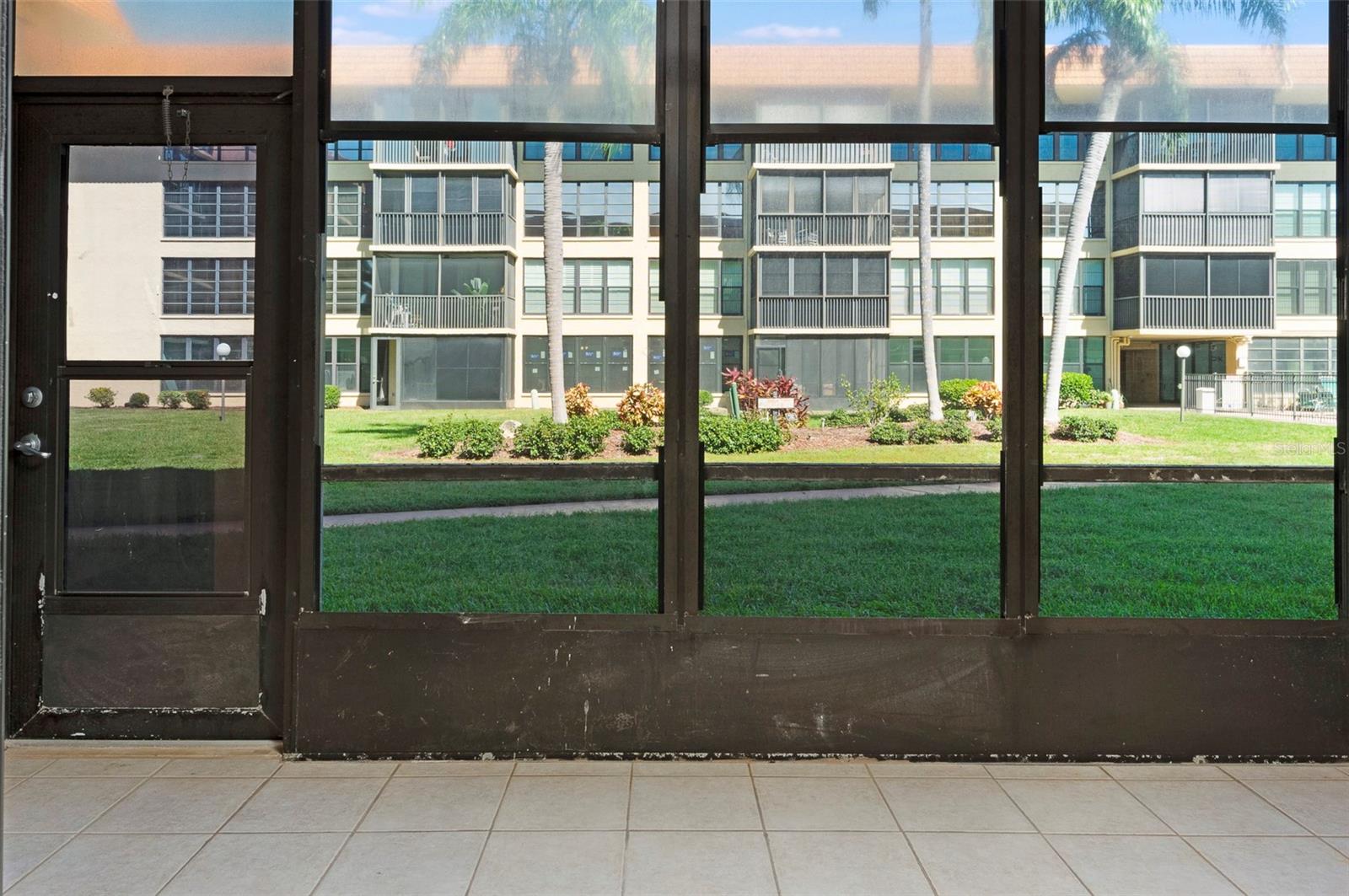 Image 20 of 62 For 19701 Gulf Boulevard 127