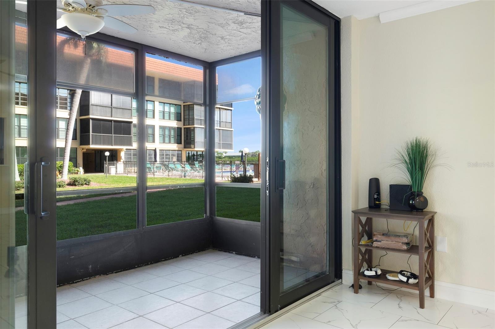 Image 21 of 62 For 19701 Gulf Boulevard 127