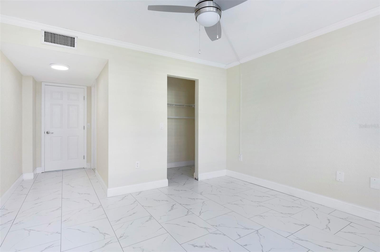 Image 24 of 62 For 19701 Gulf Boulevard 127