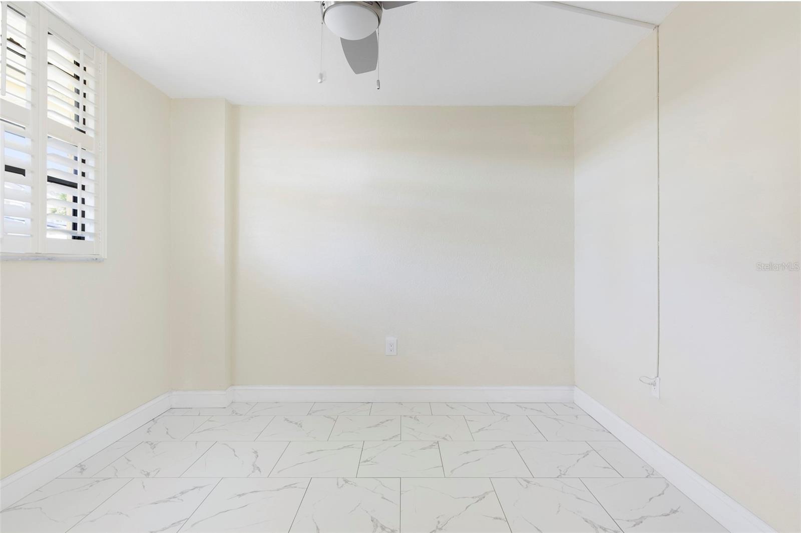 Image 26 of 62 For 19701 Gulf Boulevard 127