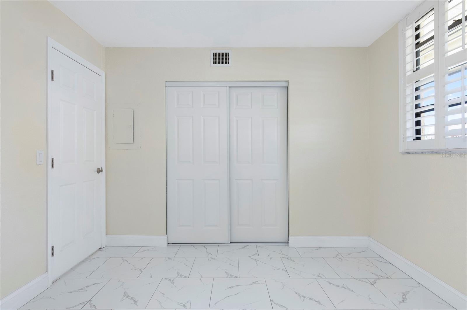 Image 27 of 62 For 19701 Gulf Boulevard 127