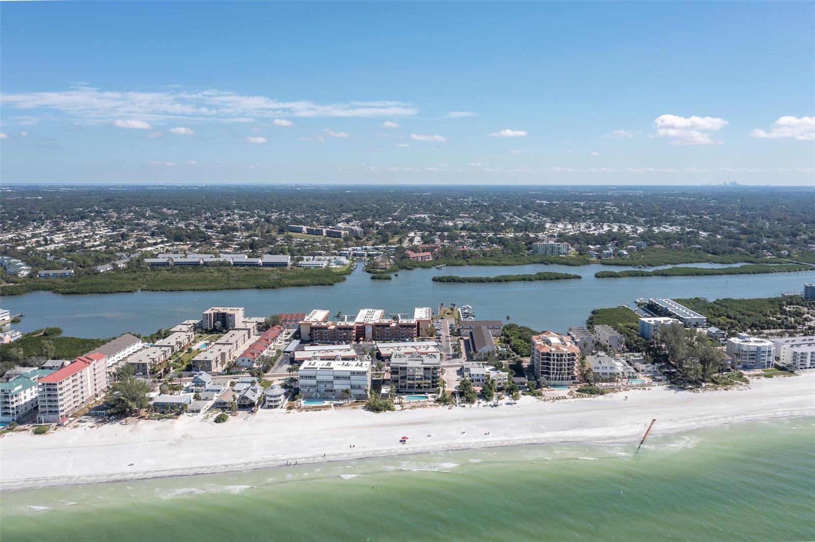 Image 30 of 62 For 19701 Gulf Boulevard 127