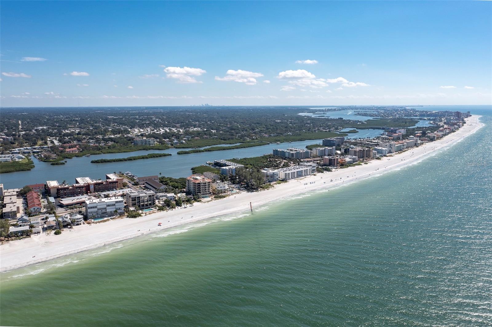 Image 31 of 62 For 19701 Gulf Boulevard 127