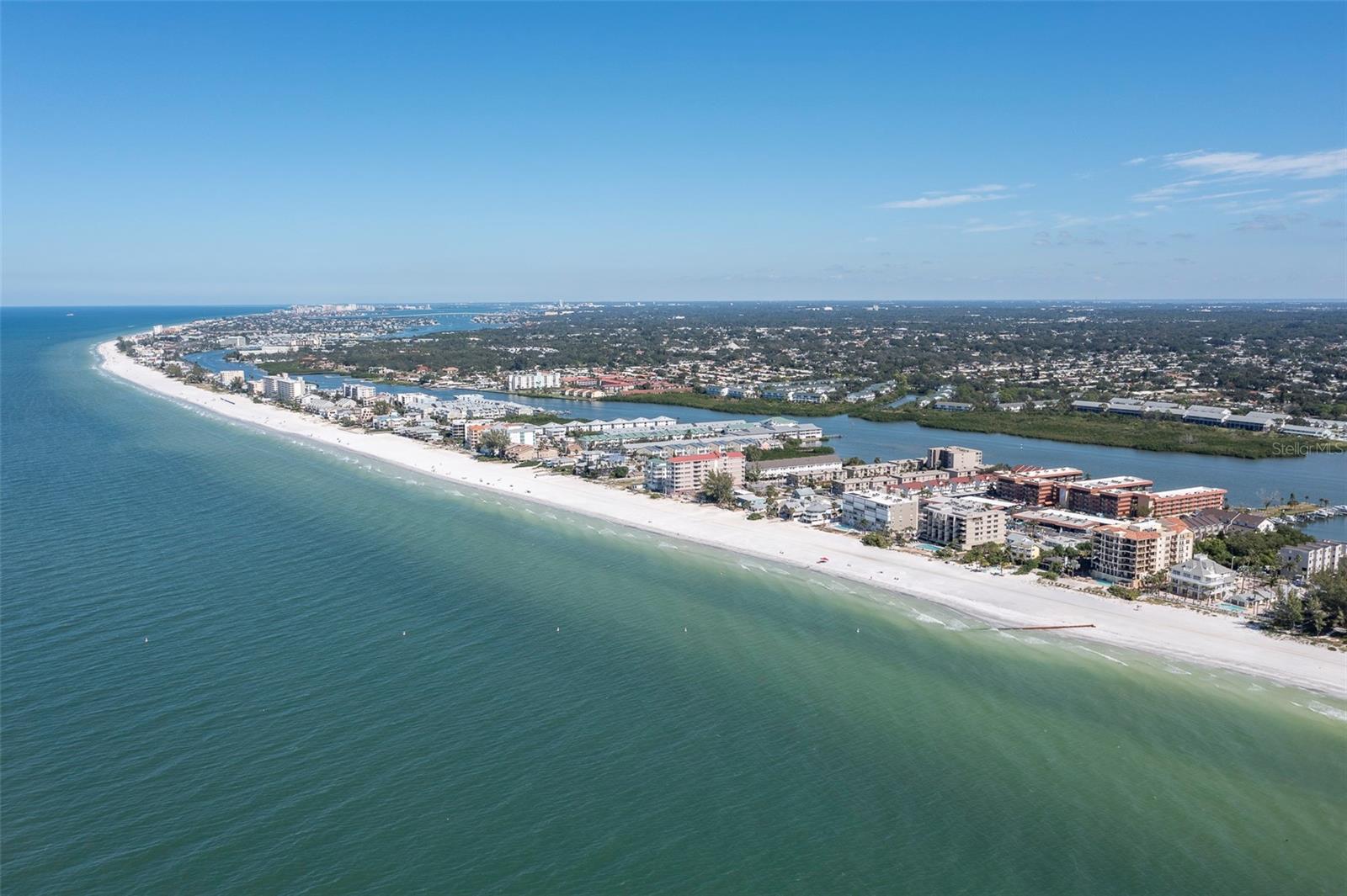 Image 32 of 62 For 19701 Gulf Boulevard 127