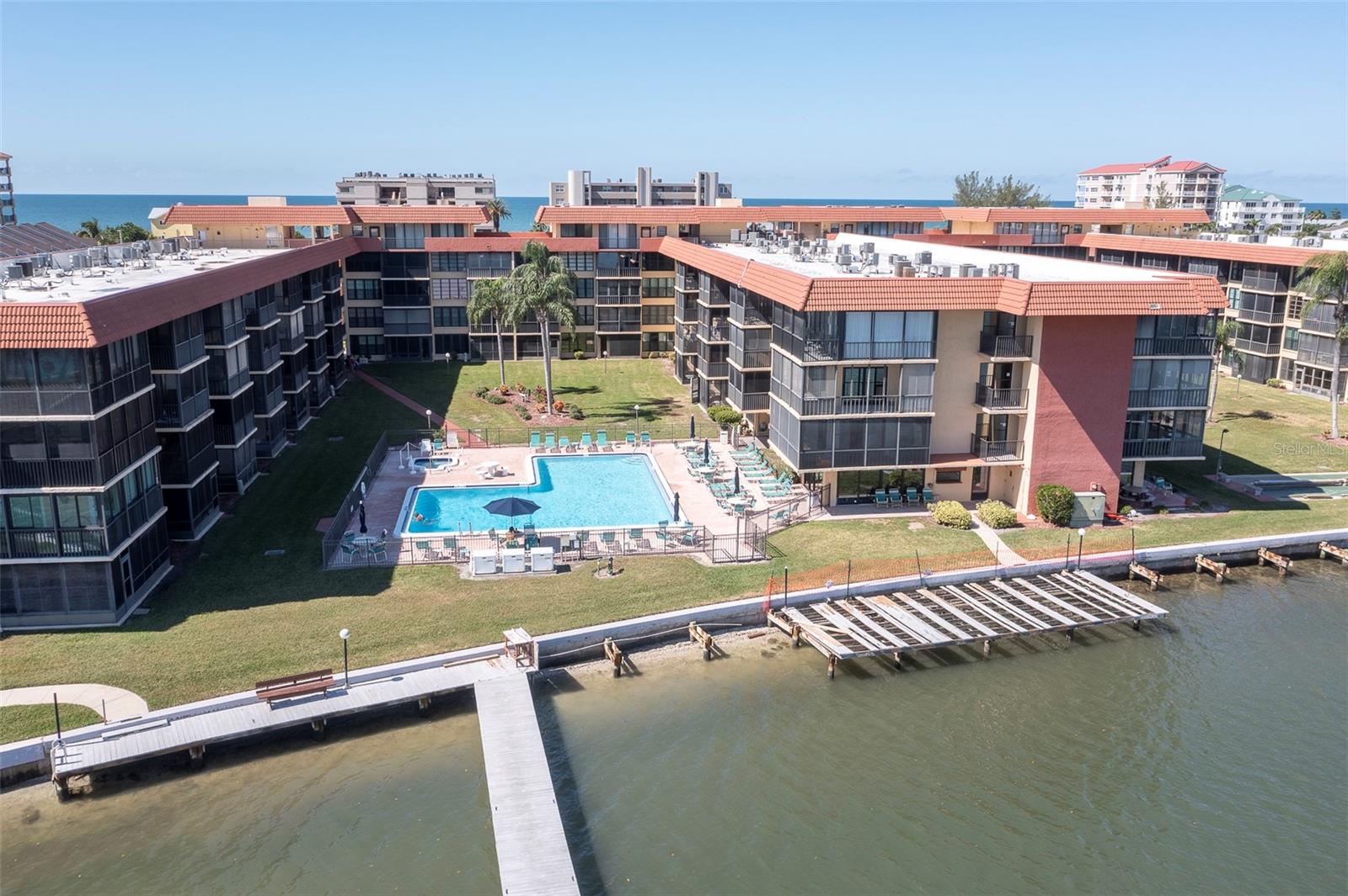 Image 37 of 62 For 19701 Gulf Boulevard 127