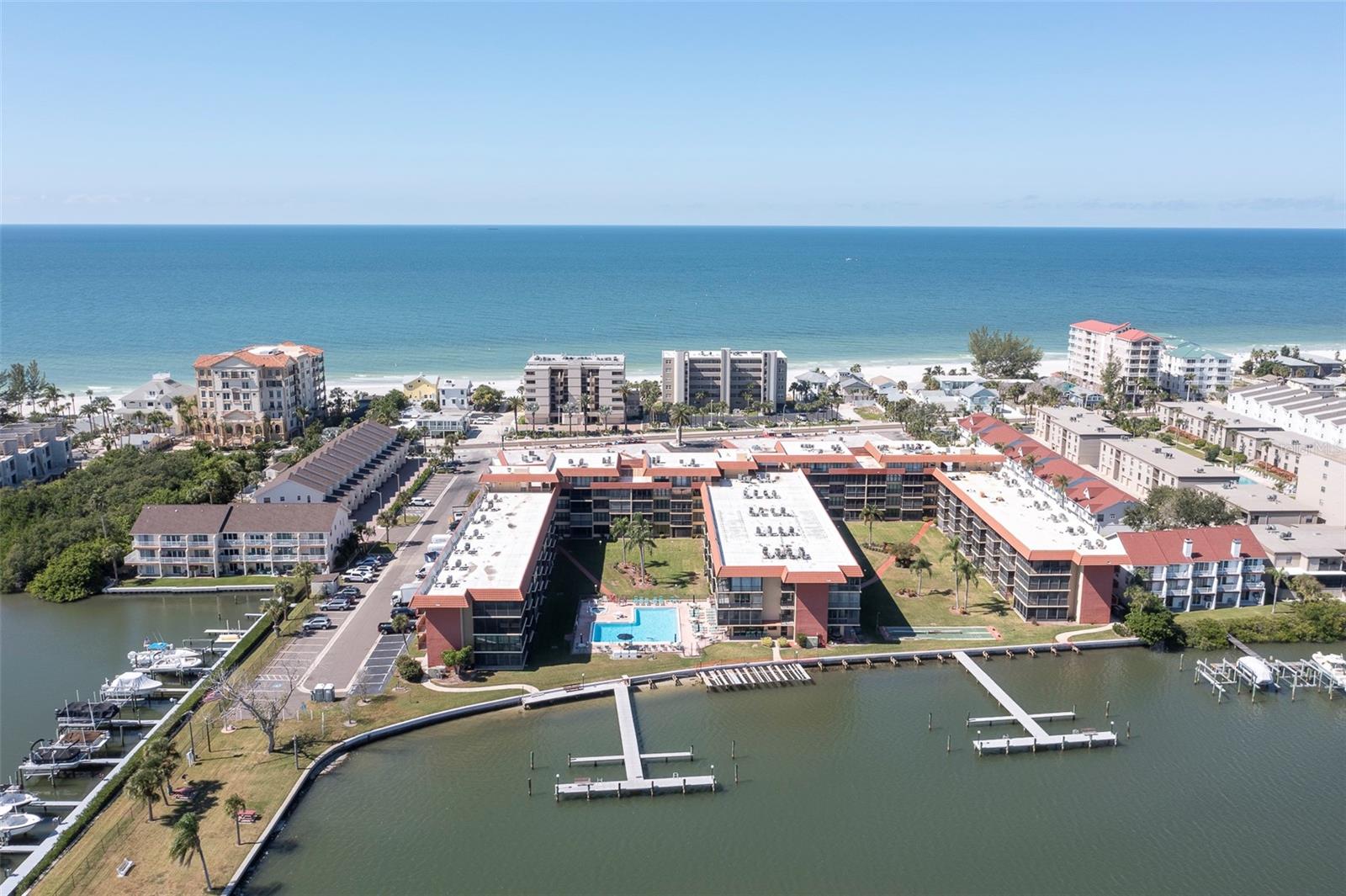 Image 39 of 62 For 19701 Gulf Boulevard 127