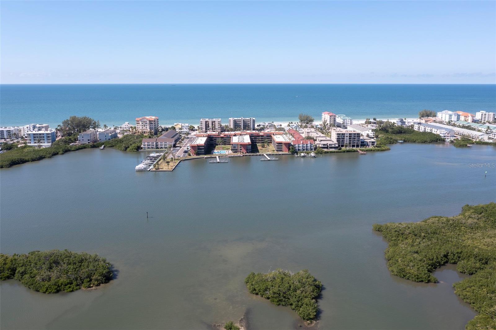 Image 40 of 62 For 19701 Gulf Boulevard 127