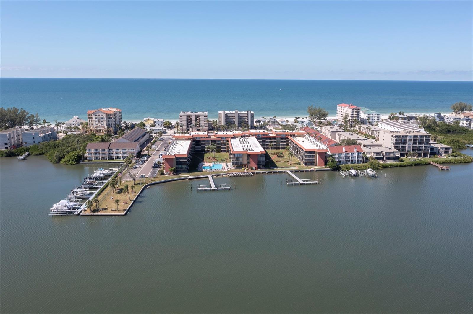 Image 41 of 62 For 19701 Gulf Boulevard 127