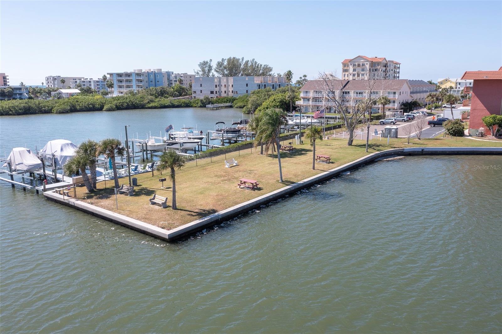 Image 42 of 62 For 19701 Gulf Boulevard 127