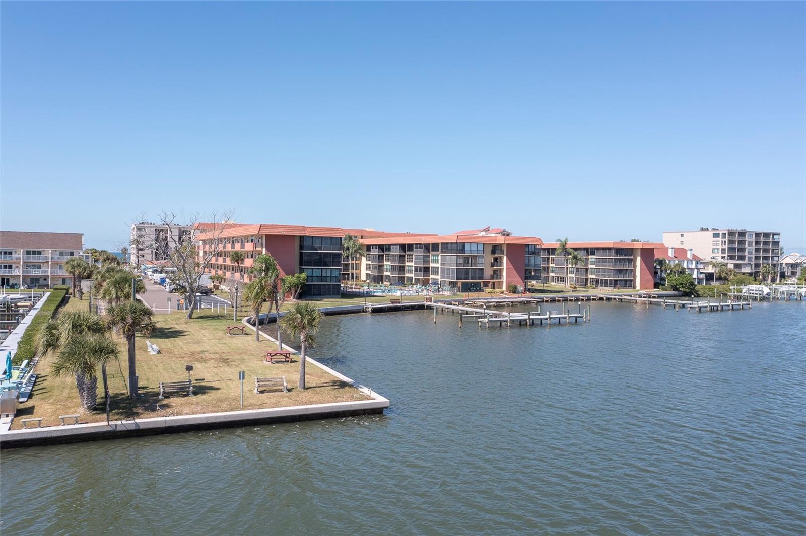 Image 43 of 62 For 19701 Gulf Boulevard 127