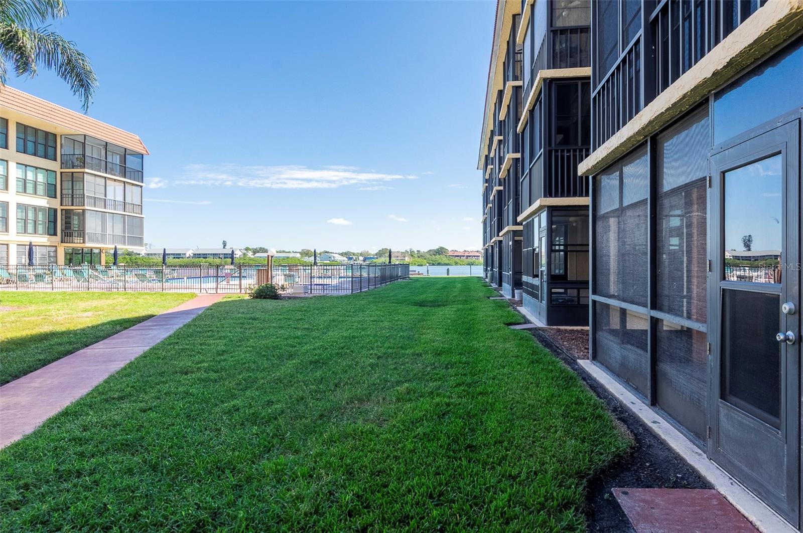 Image 45 of 62 For 19701 Gulf Boulevard 127