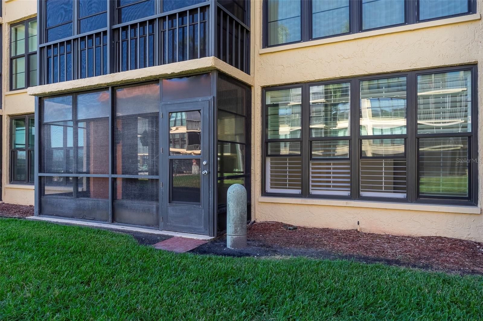 Image 46 of 62 For 19701 Gulf Boulevard 127