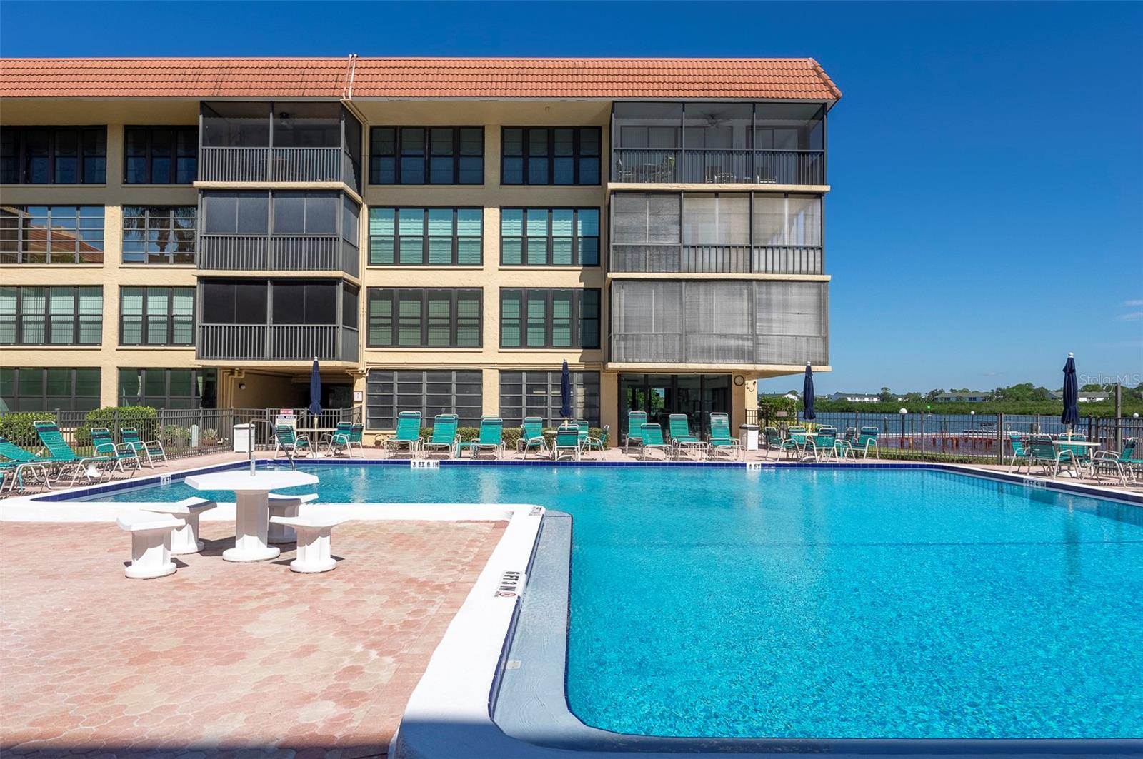 Image 49 of 62 For 19701 Gulf Boulevard 127