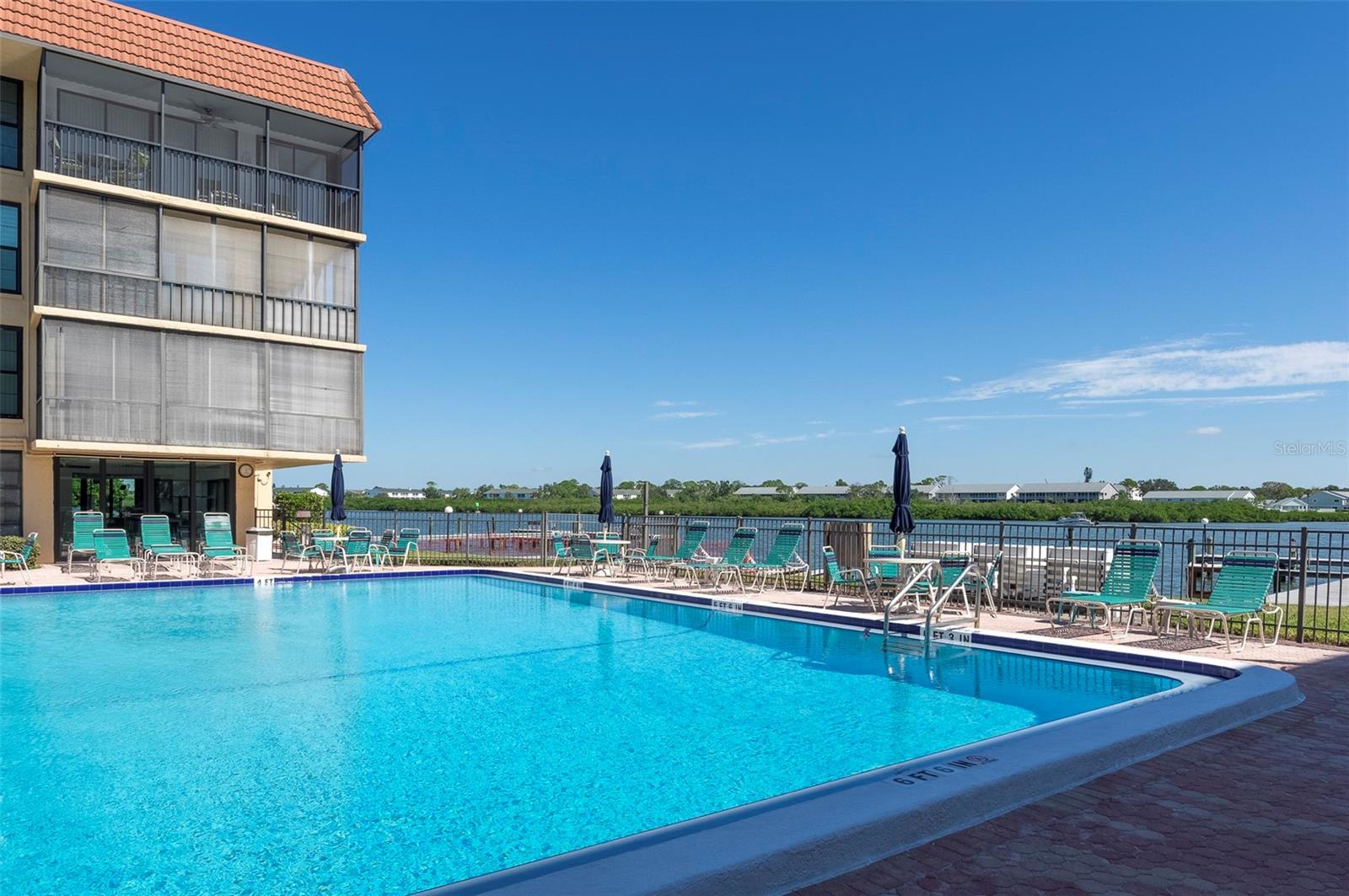 Image 50 of 62 For 19701 Gulf Boulevard 127