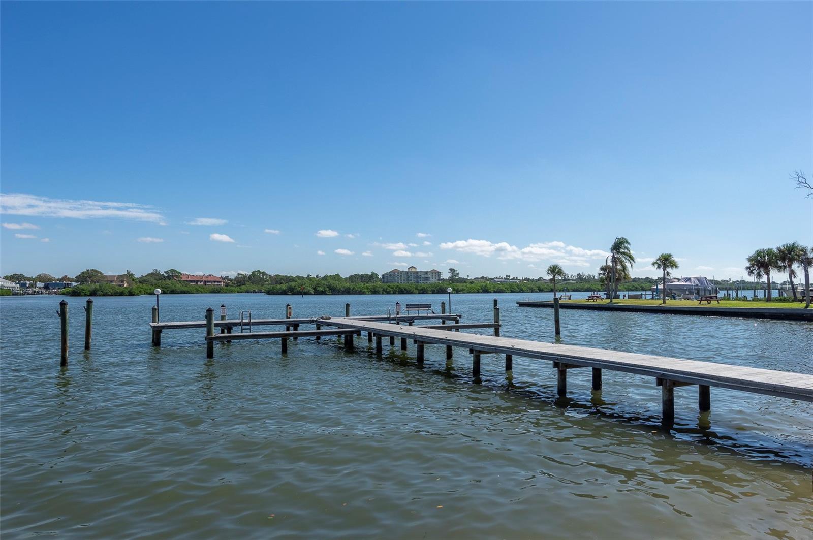 Image 55 of 62 For 19701 Gulf Boulevard 127