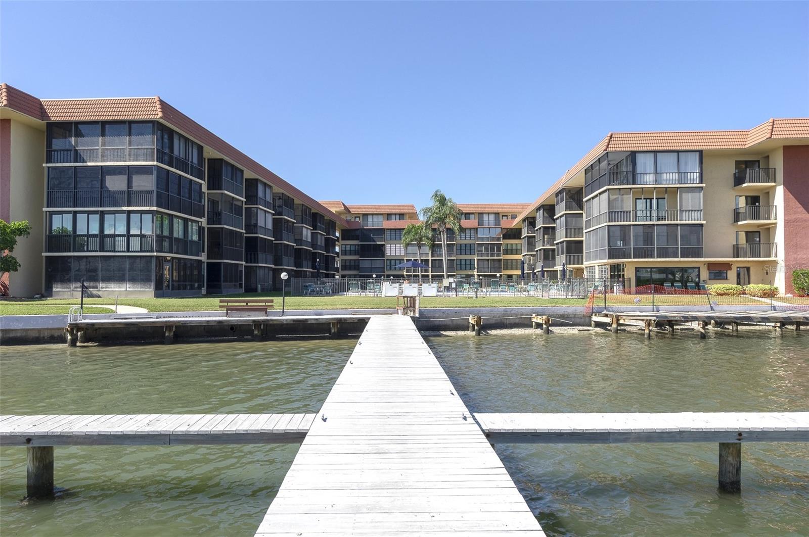 Image 57 of 62 For 19701 Gulf Boulevard 127